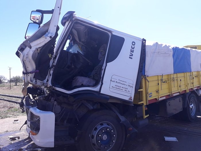 Camiones protagonizaron importante accidente en Arrufó