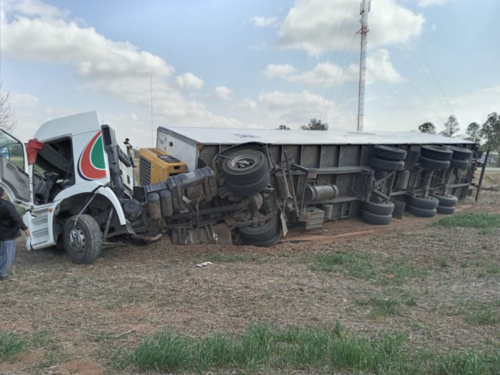Volcó un camión en la circunvalación de Brinkmann