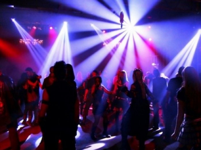 Habilitan discotecas y salones de fiesta en lugares cerrados 