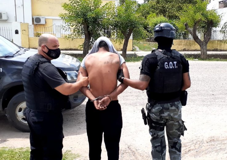 San Cristóbal: Pareja detenida por agredir a una mujer y su mascota