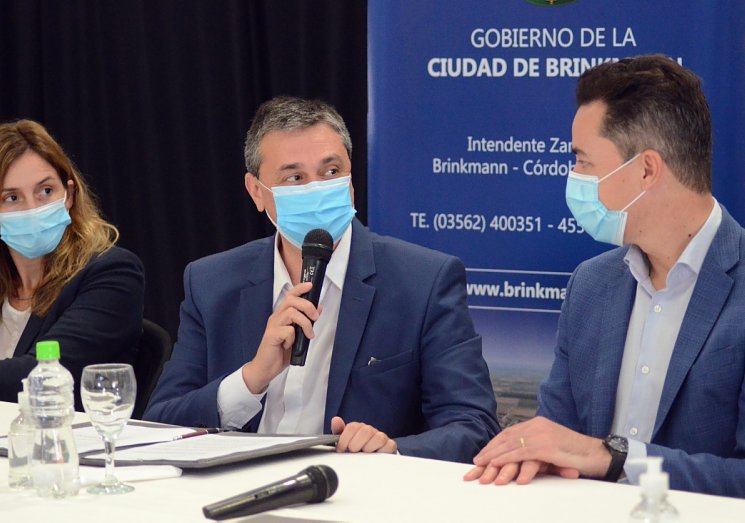 Calvo firmó convenios con Brinkmann, Col. Vignaud y Seeber