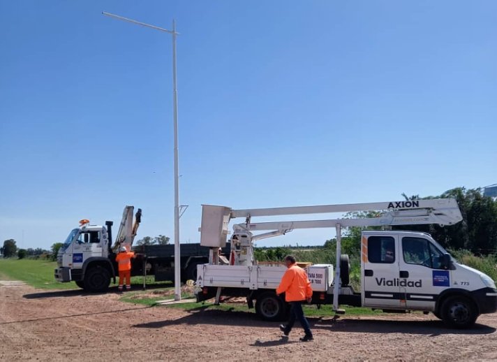 Instalan luces solares en jurisdicción de Monte Oscuridad