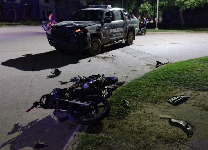 Camioneta de Los Pumas chocó con una moto en San Cristóbal