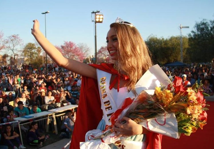Lucía Manera es la 1º Reina de Los Lagos de Morteros
