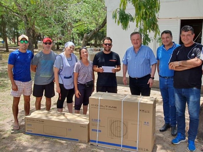 Michlig entregó aportes a instituciones deportivas de San Cristóbal y La Verde