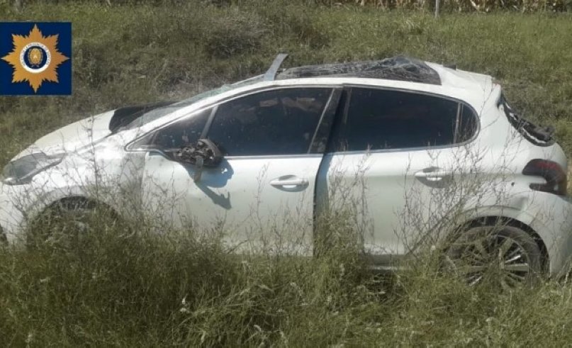Se accidentó por esquivar un pozo en zona rural de Raquel