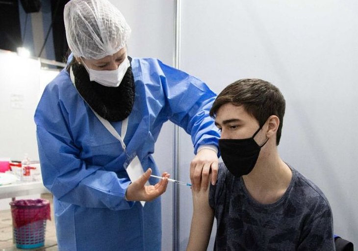 La provincia liberó la vacunación para los menores de 18 años