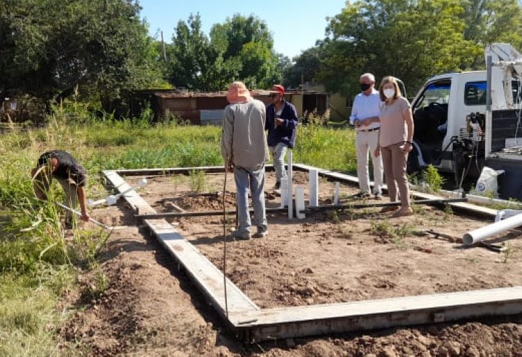 Comenzaron a construir seis viviendas sociales en Suardi