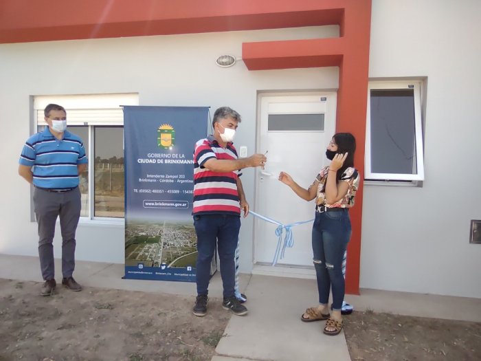 Brinkmann: Entregaron una nueva vivienda del Plan Habitar