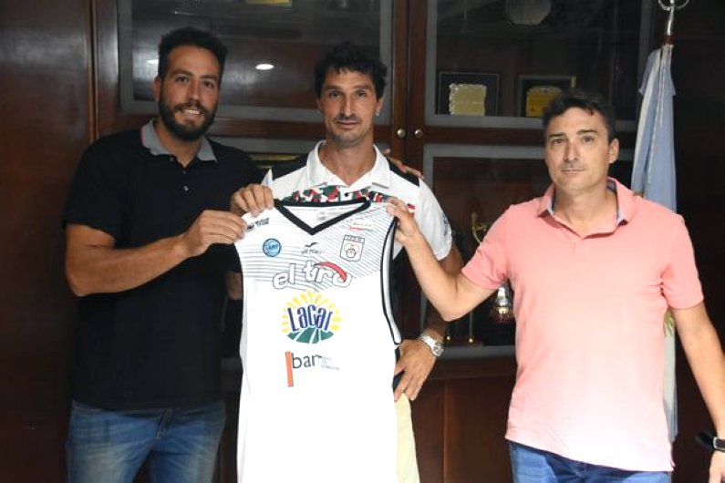 Oficializaron a Benjamín Dutto como el nuevo DT del básquetbol de Tiro