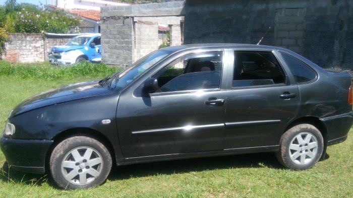 Encontraron en Arrufó un auto robado en Buenos Aires