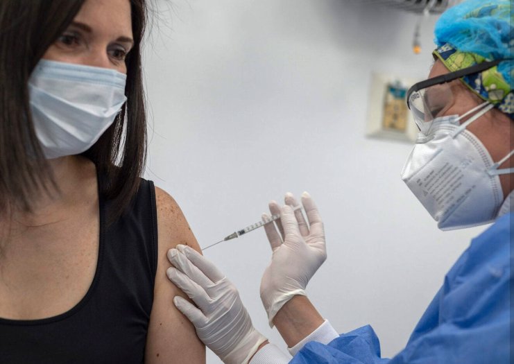 Santa Fe libera la colocación de la 3° dosis a mayores de 18 años