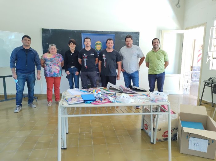 Entregaron útiles recolectados en el evento 