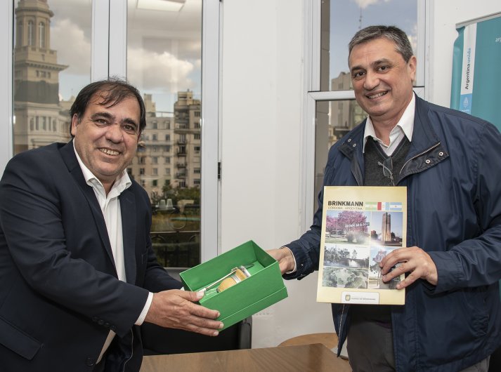 Tévez firmó convenio por el Parque Nacional Ansenuza
