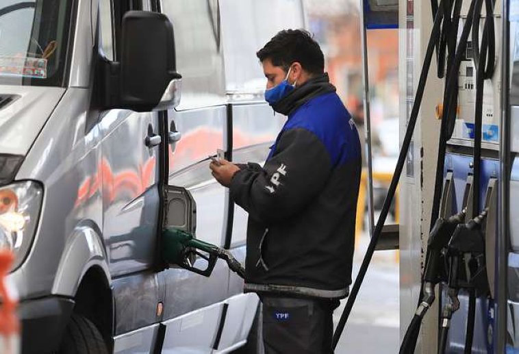 El desabastecimiento de gasoil preocupa al campo y a los transportistas