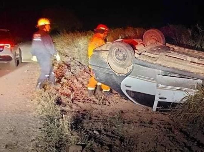 Volcó un auto en zona rural de Morteros