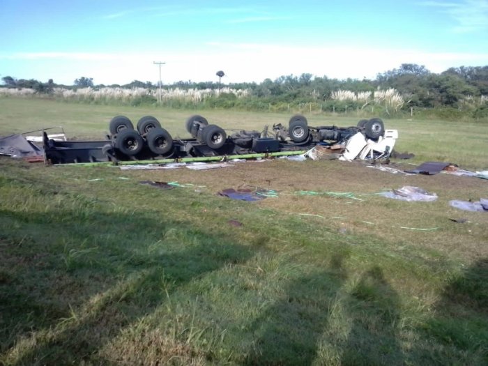 Murió un camionero en un accidente en Monigotes