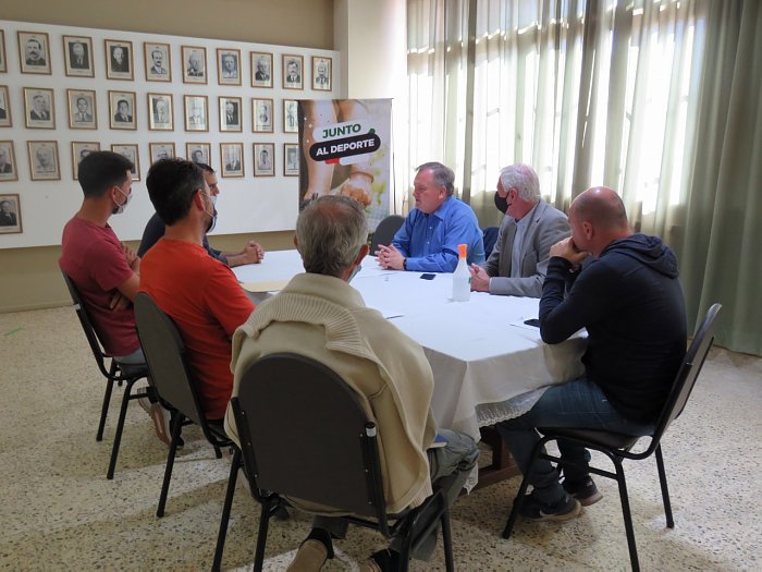 Michlig receptó demandas y entregó subsidios a Juniors y Sportivo