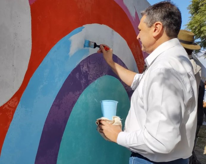 Brinkmann se llena de colores con murales de Mario Lange