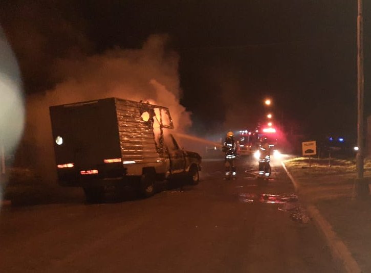 Se incendió una camioneta en San Guillermo