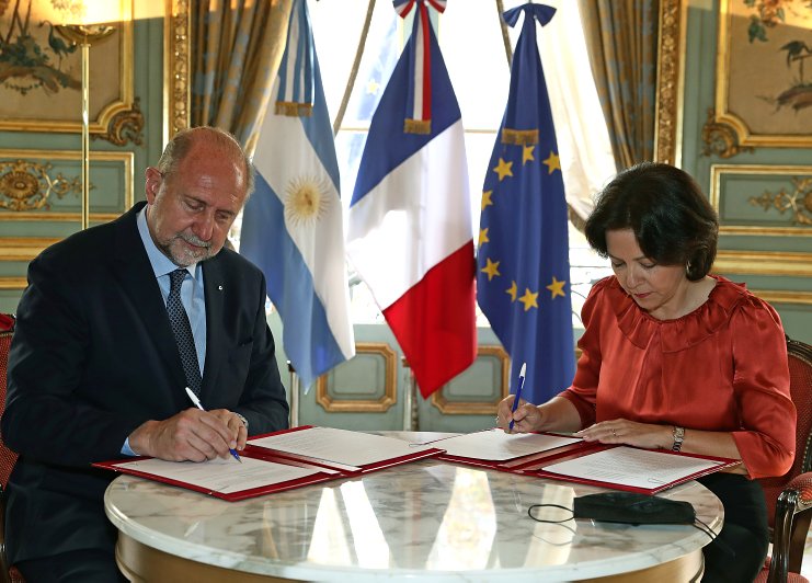 Se firmó un convenio con Francia para la enseñanza del idioma en escuelas santafesinas