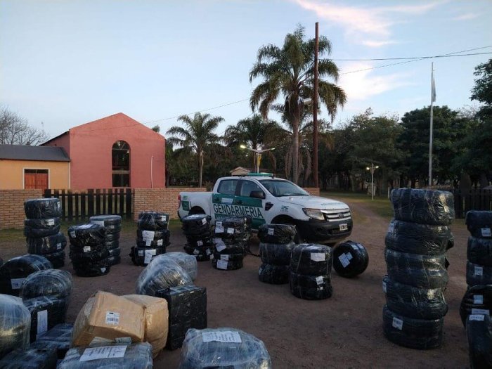Ceres: Gendarmería secuestró importante cargamento de neumáticos 