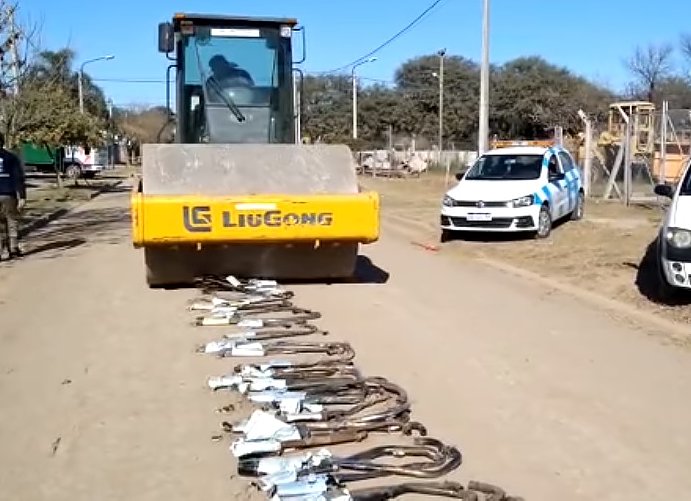 Morteros: Destruyeron caños de escape no autorizados