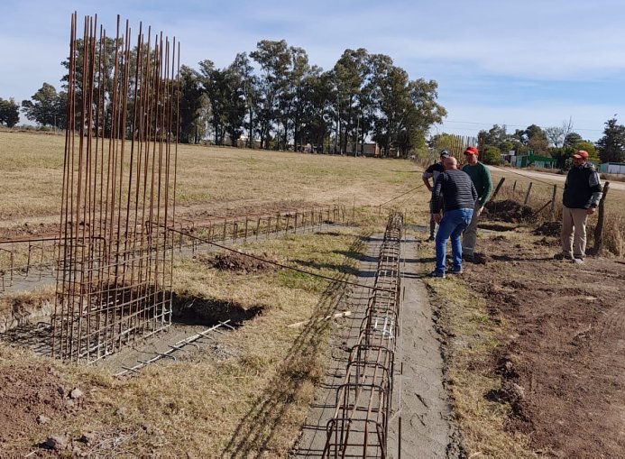 Col. Bossi: Comenzaron a construir un portal de ingreso