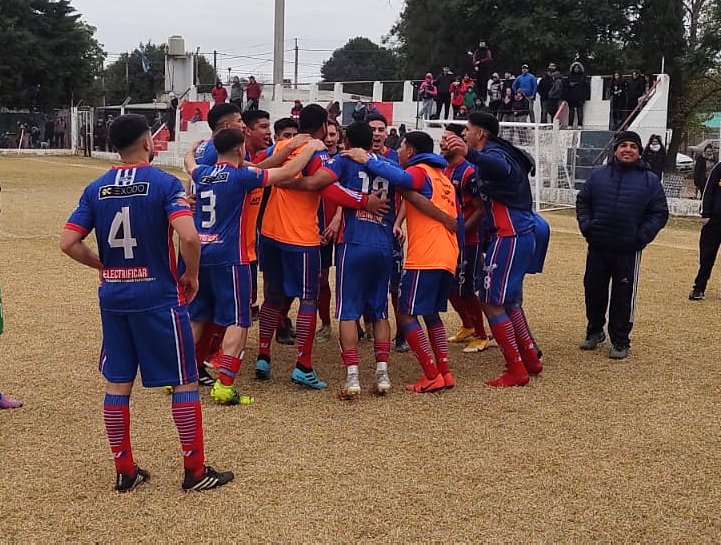 La Liga: San Jorge y 9 de Freyre a la gran final