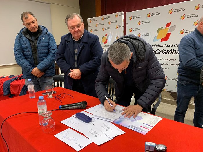 Michlig y González firmaron convenio para luminarias led en San Cristóbal