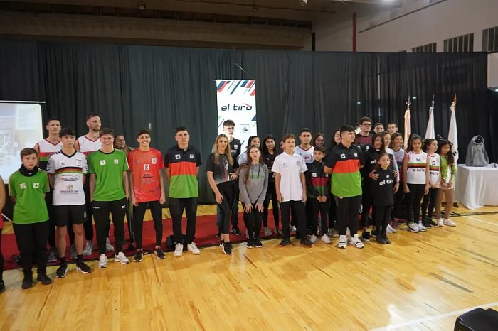 Tiro Federal presentó la nueva indumentaria y organigrama del club