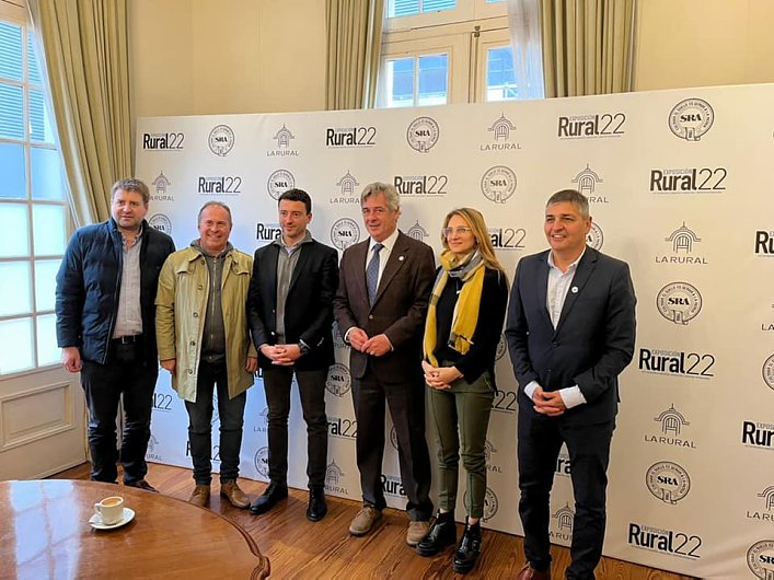 Bría visitó la Rural de Palermo representando a la cuenca lechera de Córdoba