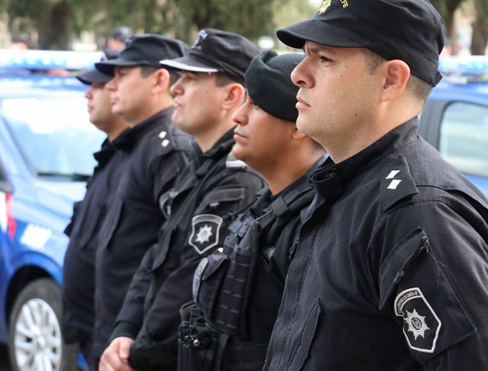 La provincia entregará un suplemento especial para reponer el uniforme policial