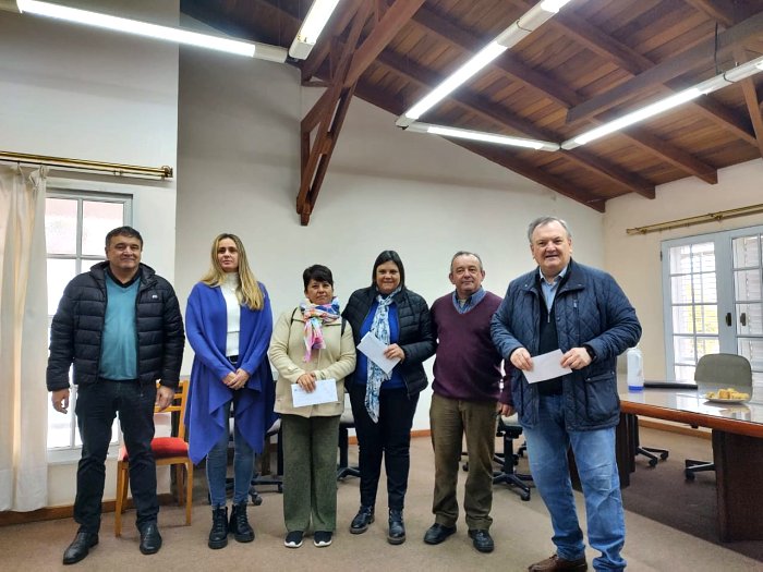 Michlig y González entregaron fondos a instituciones de Villa Trinidad y San Guillermo