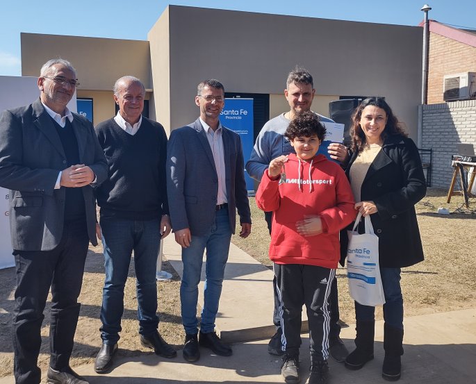 Entregaron viviendas en varias localidades del departamento Castellanos
