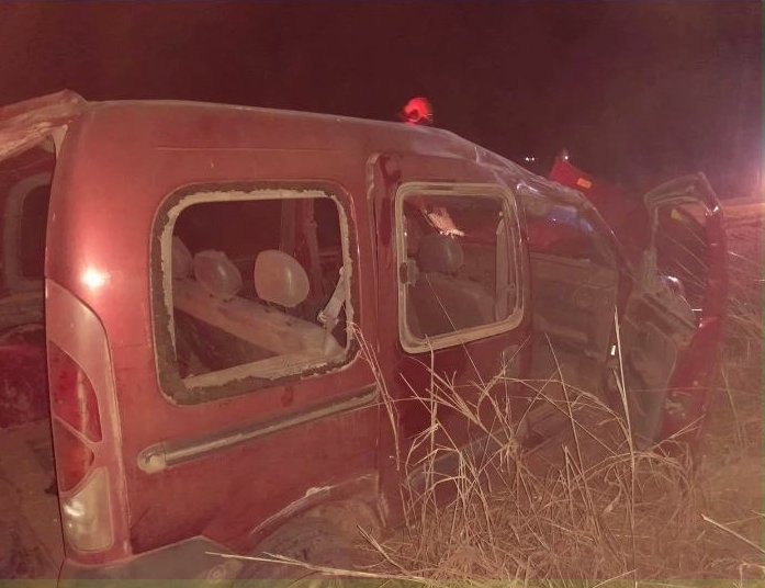 Volcó un utilitario en zona rural de Morteros