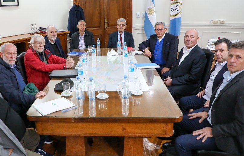 La provincia comenzó con las paritarias y se reunió con UPCN y ATE