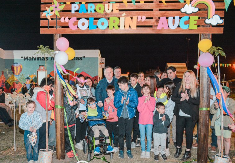 Inauguraron en Ceres un parque de juegos y más pavimento