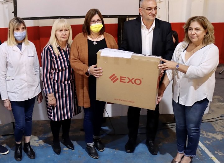 Martorano entregó computadoras para informatizar datos en Rafaela y la región
