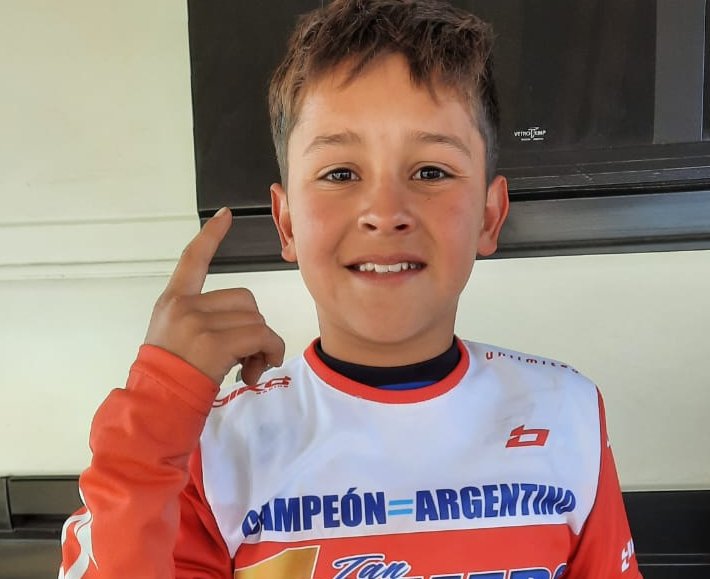 Ian Olmedo hace historia y es campeón argentino de motociclismo