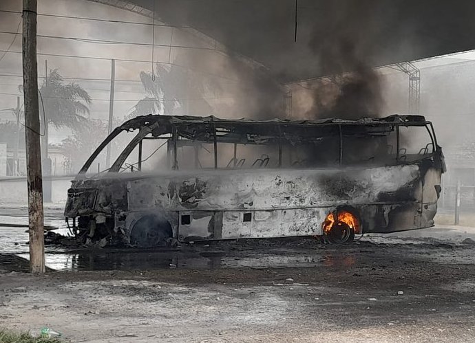 Se quemó en su totalidad un minibus en un club de San Cristóbal 