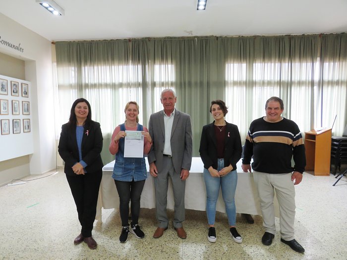 Suardi: Entregaron fondos del FAE y del boleto educativo rural