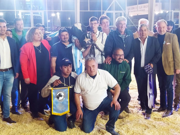 Cabaña Don Nura se llevó el premio a la gran campeona de la MIL