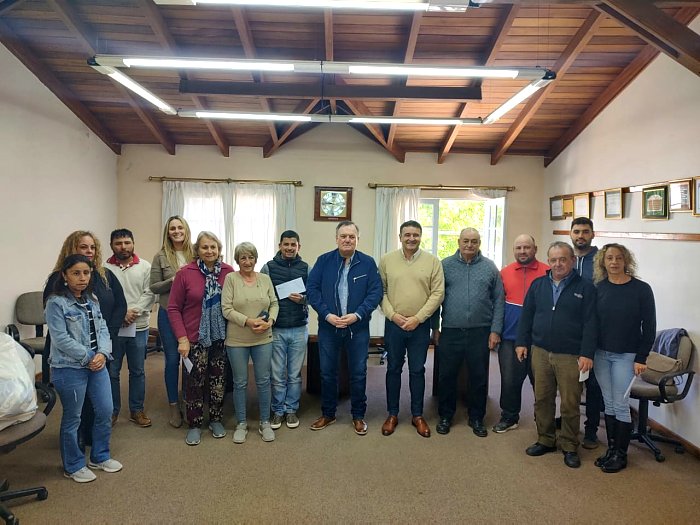 Michlig y González visitaron Villa Trinidad y entregaron aportes a instituciones