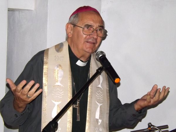 El Obispo Fernández se recupera de su operación de cadera