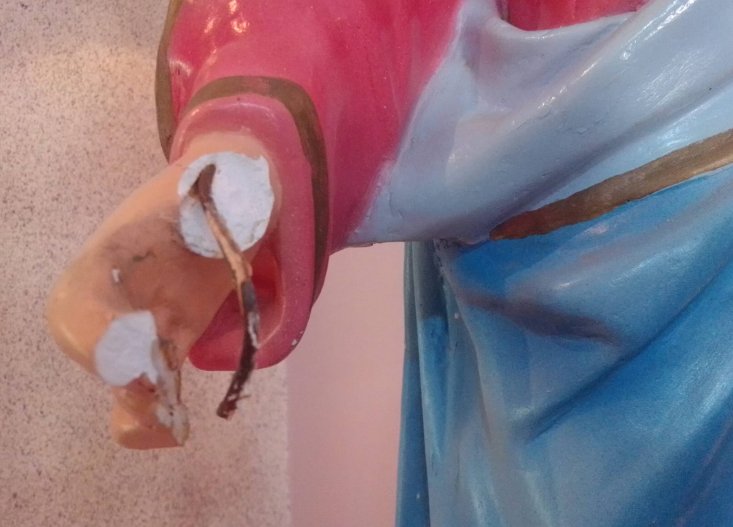 Vándalos provocaron daños en dos capillas de San Guillermo
