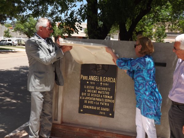 Suardi: Inauguraron el monumento que recuerda al Padre Angel García