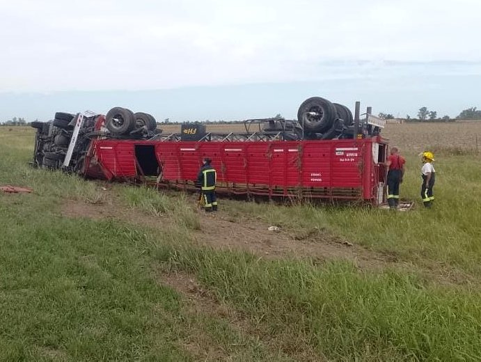 Accidente entre auto y camión al sur de Suardi