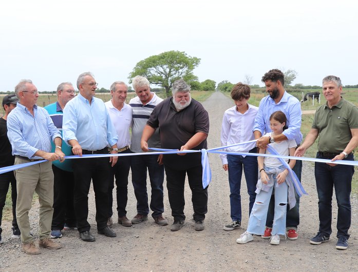 La provincia inauguró dos nuevas trazas rurales en el departamento Castellanos