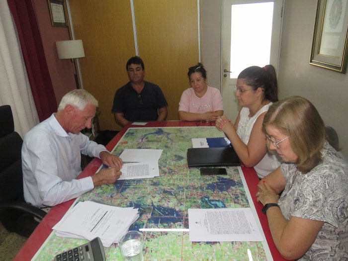 Firmaron contrato para la construcción de una vivienda Lote Propio